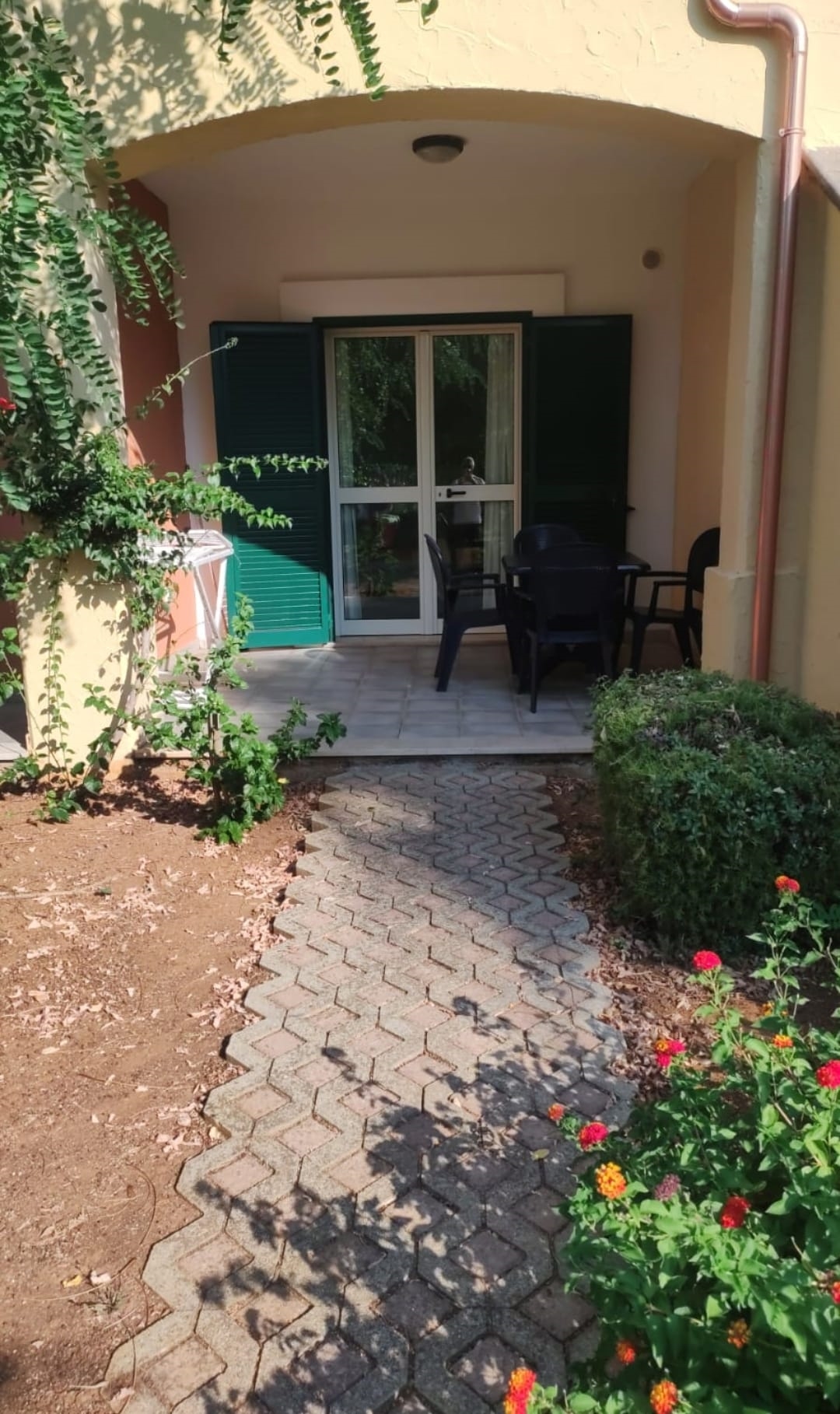 Lido Marini , vendesi/locasi trilocale in multiproprieta'